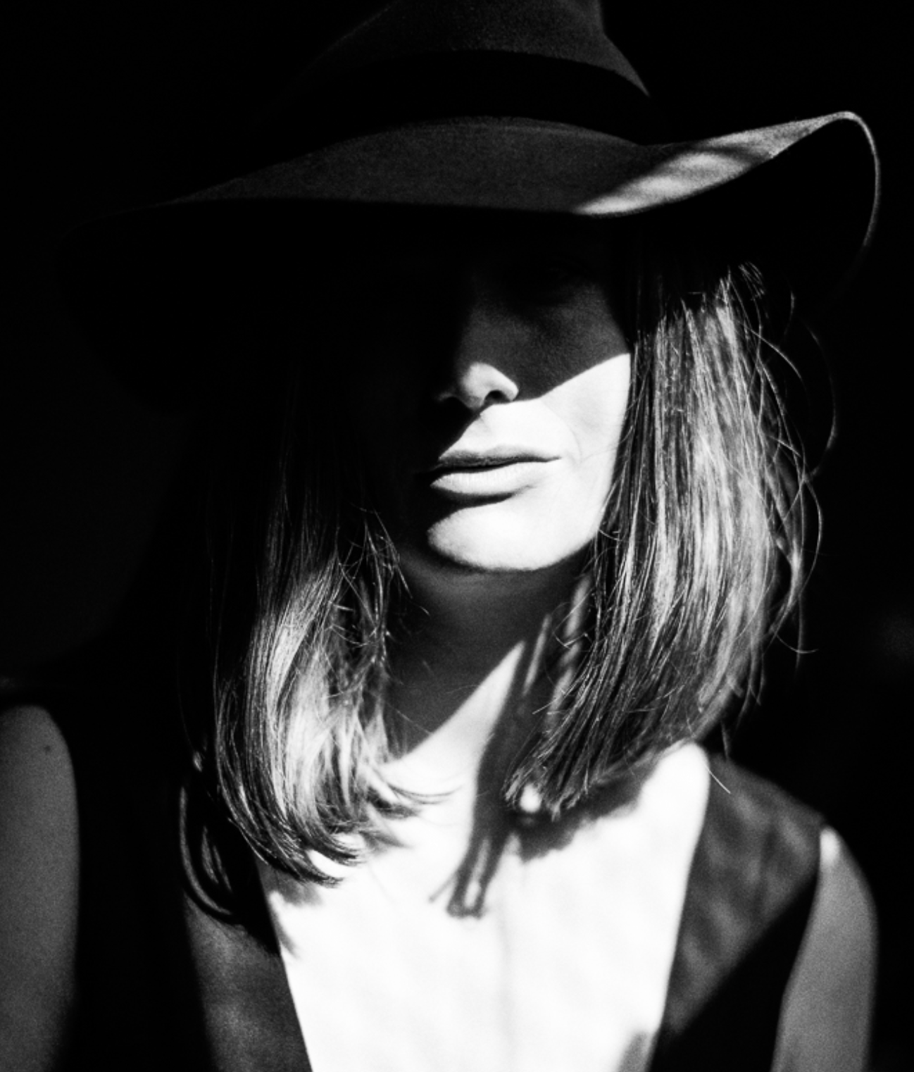 Black and white portrait of singer songwriter Lauren Minear.