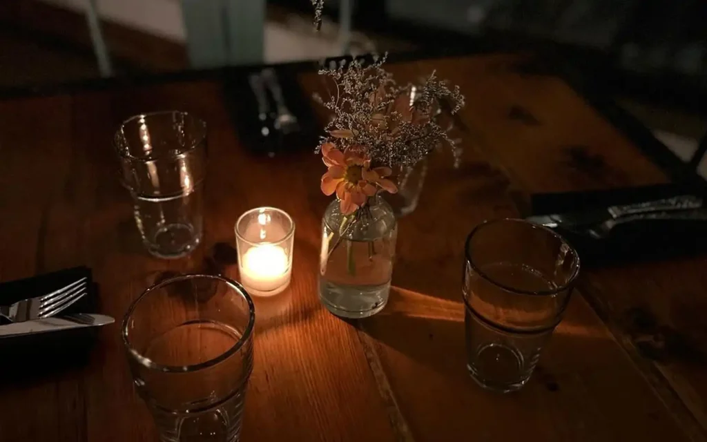 A romantic place setting at Fin & Brew